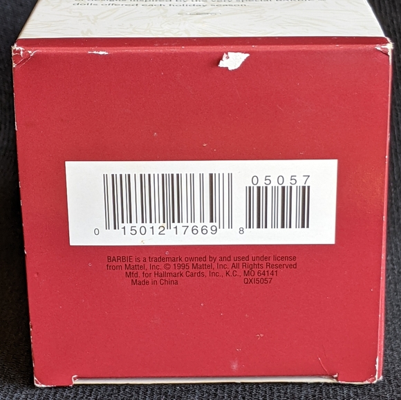 Hallmark Holiday Barbie 1995 Ornament - Picture 15 of 15